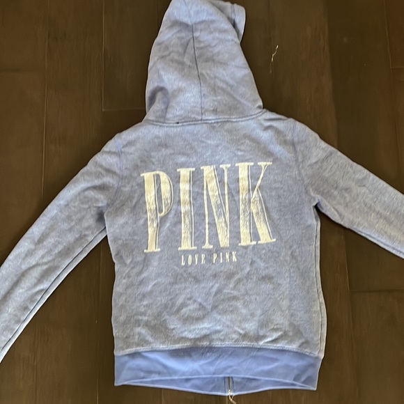 Womens size small and extra small athletic top and sweater lot. - Picture 10 of 11